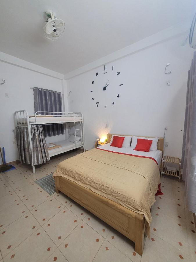 Saigon Cozy House & Coffee Pansiyon Ho Şi Min Dış mekan fotoğraf